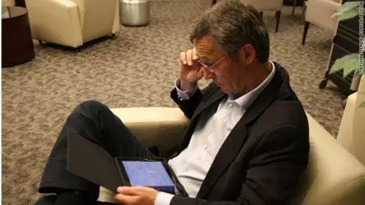 Jens Stoltenberg dirige la Norvège sur son iPad