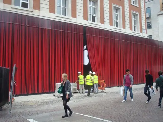 Quelques photos du futur AppleStore de Londres