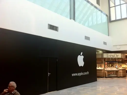 Parly 2 se pare de son &eacute;crin noir