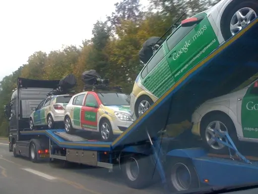 Insolite : 4 Google cars sur un camion !