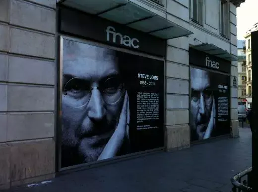 Fnac : déjà un bel hommage à Jobs sur ses affiches