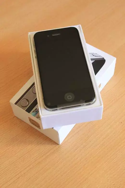 Les iPhone 4S sont arrivés, livrés, déballés !