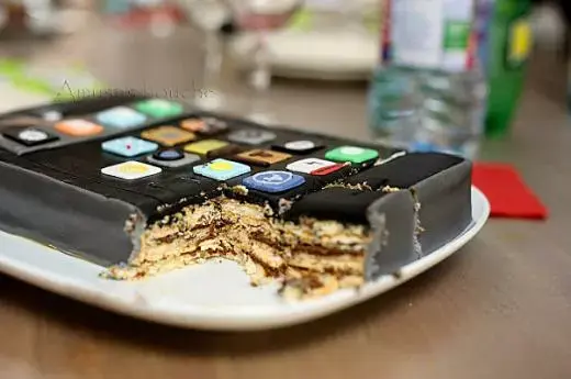 Un iPhone 4 fourré au chocolat (avec la recette)