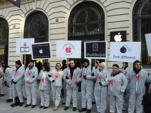 Petite manif' d'employés d'APR à Paris