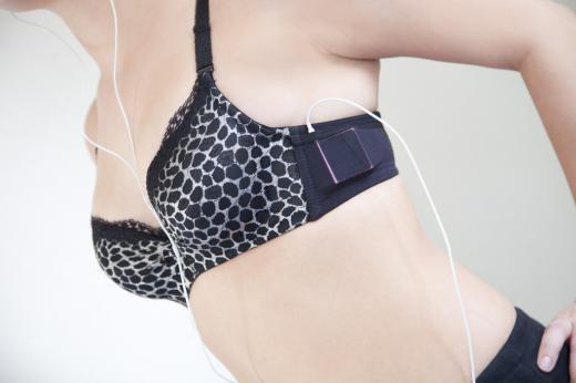 Succès au féminin : un soutien-gorge pour ranger votre iPhone !