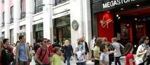 Apple bientôt à la place du Virgin des Champs-Elysées ?