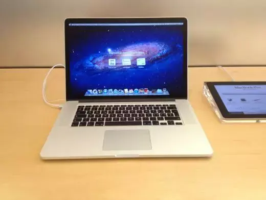 Les MacBook Pro Retina arrivent dans les AppleStore