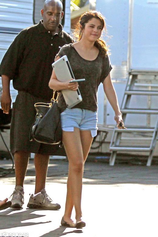People : Selena Gomez, Rita Rusic, Alessandra Ambrosio, Jessica Alba