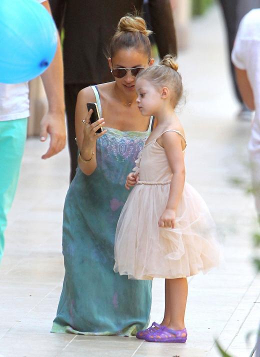 People : Lea Michele, Nicole Richie, Jessica Alba, Maria Menounos