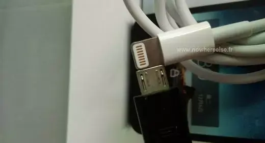 Un connecteur Dock dans les 2 sens et de la taille du micro USB