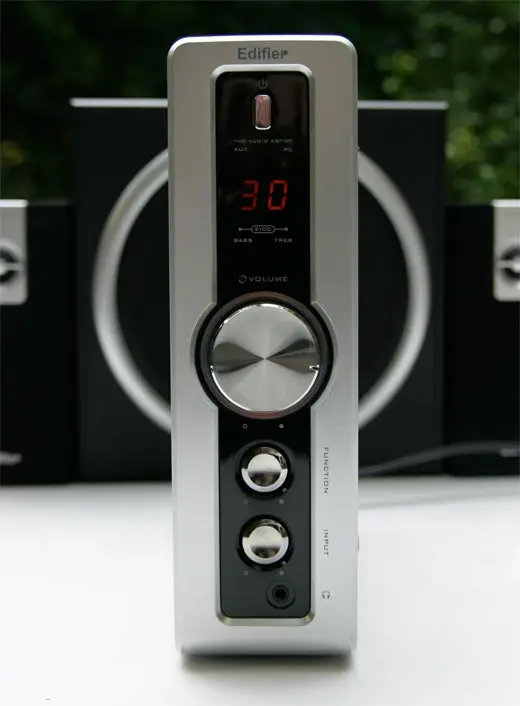 Edifier C2 : ensemble audio 2:1 qui ne sature pas