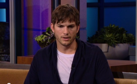 Ashton Kutcher "Je n'oublierai pas le moment où j'ai appris la mort de Steve Jobs"