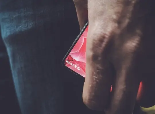 L'image du jour: Andy Rubin lève un coin du voile sur son nouveau smartphone