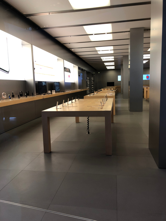 En images : l'iPhone X est en place dans les Apple Store