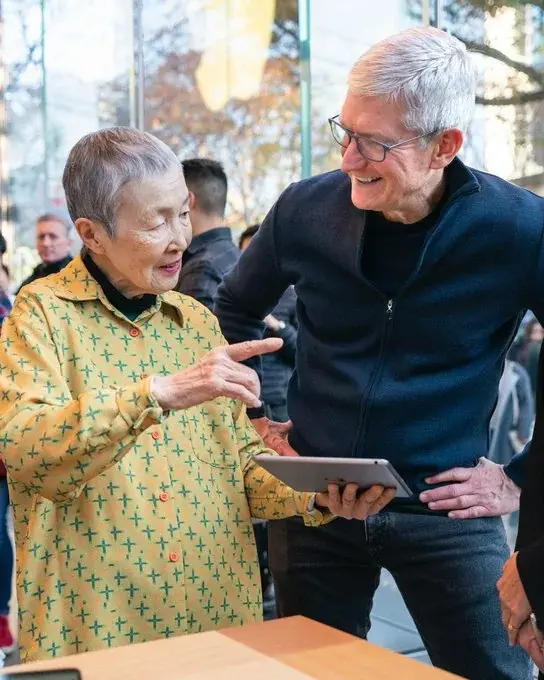 Tim Cook "Live in Japan" : rencontre avec des développeurs, des médecins et un DJ