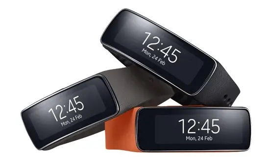 Samsung présente aussi sa Gear Fit, un bracelet connecté avec un écran incurvé