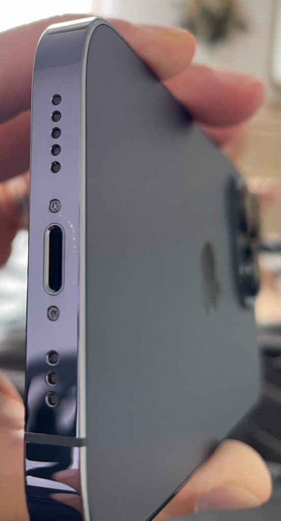 iPhone 14 Pro : avez-vous des marques au niveau du chargeur Lightning ?