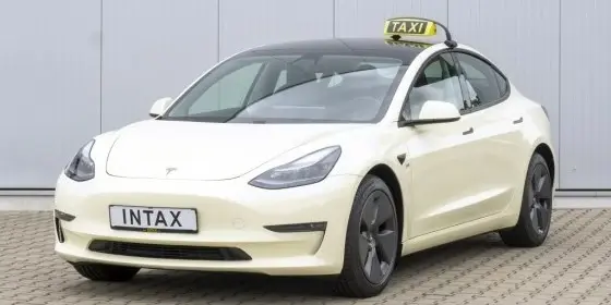 Les taxis G7 en Tesla Model 3 immobilisés suite à un accident dans le centre de Paris