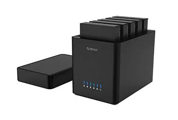 #BlackFriday : station de charge 5 appareils à 30€, boitiers 5 baies 3,5" USB-C à 120€