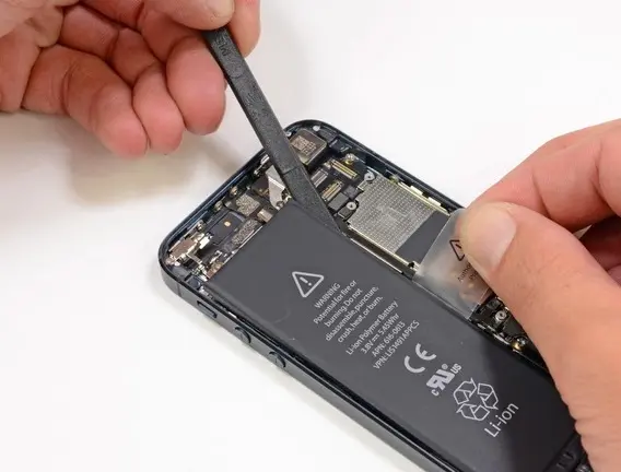 Le programme de remplacement des batteries d'iPhone 5 débute aujourd'hui en France