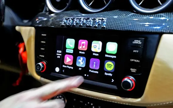 Ferrari officialise CarPlay, les autres constructeurs attendent le feu vert d'Apple