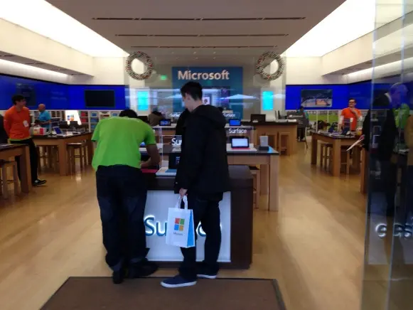 En Photos : Plus de visiteurs chez Apple, Sony ou Microsoft ?