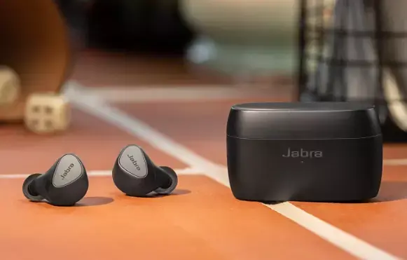 Jabra présente ses écouteurs Elite 5, ANC, Bluetooth multipoint et charge sans fil à 169€