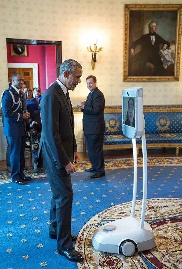 L'image du jour : un robot de téléprésence a rendu visite à Barack Obama à la Maison Blanche