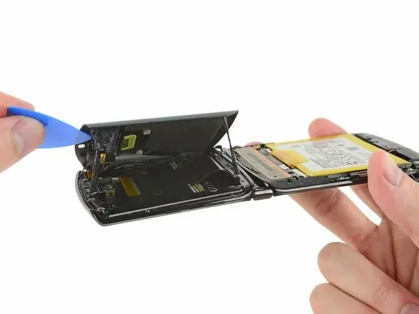 Le nouveau Motorola Razr est plein de colle et difficile à réparer selon iFixit