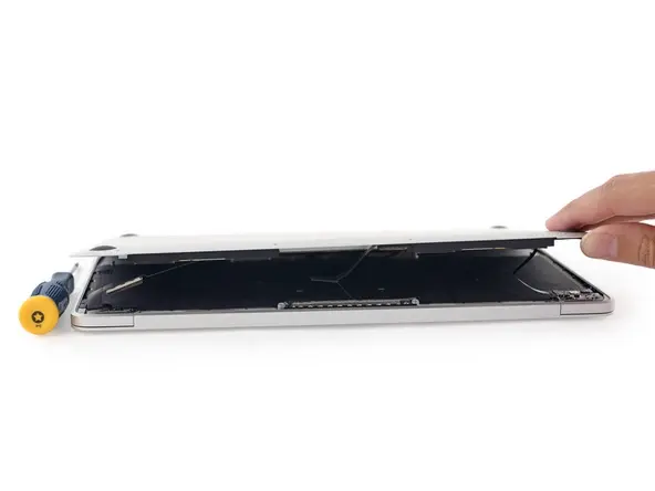 Le MacBook Retina 12" démonté également par iFixIt, avec une très mauvaise note