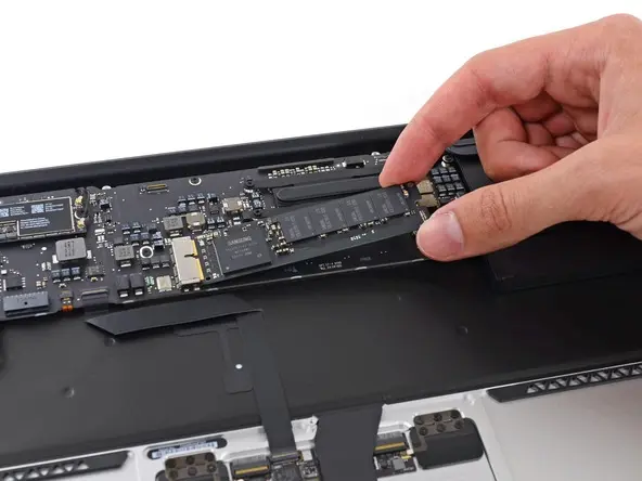 MacBook Air : un SSD propriétaire à 800Mo/s et une plus grosse batterie