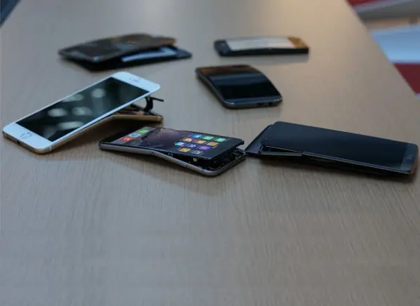 Consumer Report sur l'iPhone 6 plié à la main : circulez, y'a rien à voir