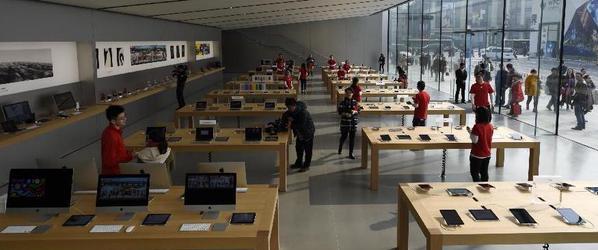 L'image du jour : Tim Cook tweete une photo de l'ouverture de l'Apple Store de Hangzhou