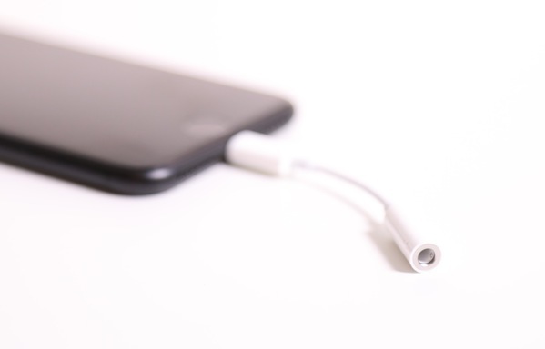 Sondage : le port jack vous manque-t-il toujours ? (et votre couleur préférée de l'iPhone 8 est...)
