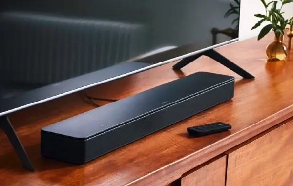 Smart Soundbar 300 : la barre de son Bose compatible AirPlay 2 est disponible à 449€