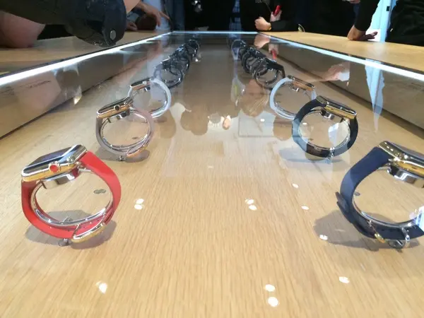 Des experts de la mode et des produits de luxe pour vendre l'Apple Watch ?