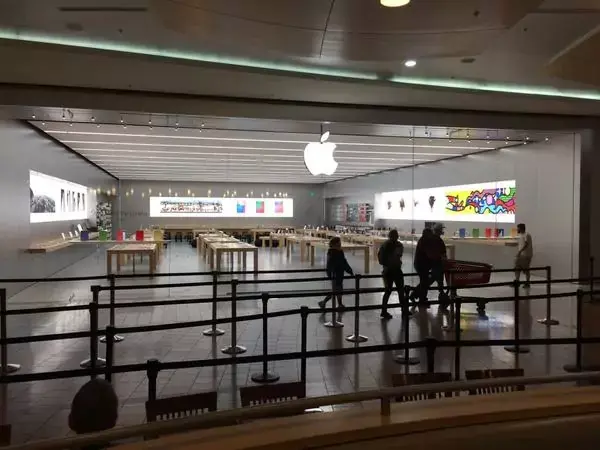 Voici le nouvel Apple Store d'Oakridge, qui remplace le mini-store fermé ce week-end