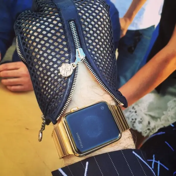 Karl Lagerfeld, meilleur client Apple de la Terre et du Monde, a une Apple Watch Gold Custom