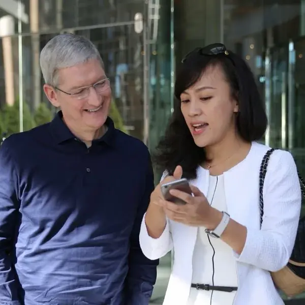 Tim Cook et la présidente de Didi Chuxing en vadrouille à l'Apple Store de Pékin