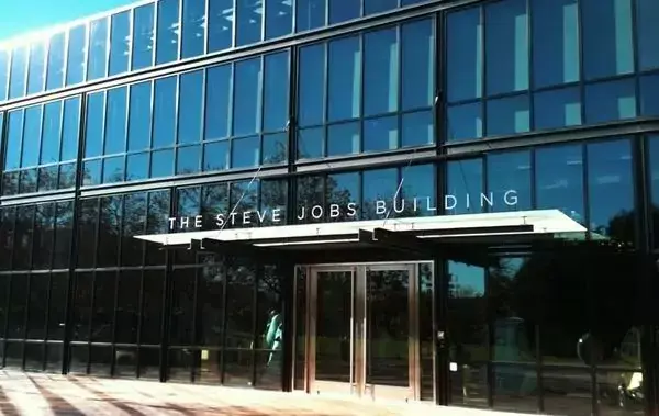 Pixar baptise un bâtiment central de son campus "Steve Jobs"