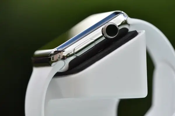 De nouveaux panneaux tactiles pour l'Apple Watch Series 3, attendue cette année