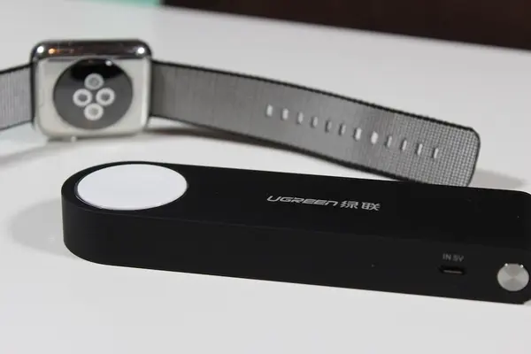 Promos : chargeur nomade pour Apple Watch, enceintes Jabra, hub USB-C et écouteurs Lightning