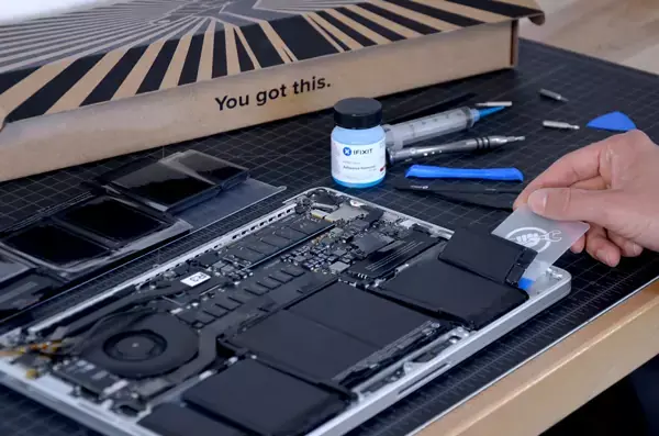 iFixit lance un kit pour changer les batteries des MacBook Pro Retina