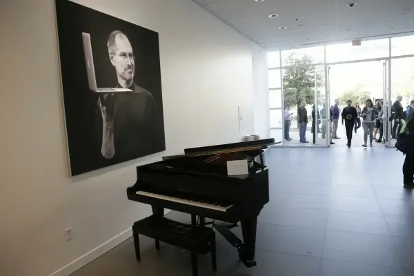 Le piano emblématique de Steve Jobs continue d'inspirer les équipes d'Apple