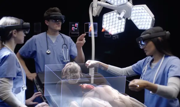 HoloLens 2 : le casque de réalité mixte est dispo en version développeur
