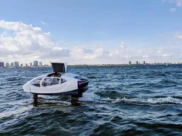 Les taxis flottants du français SeaBubbles vendus à des investisseurs étrangers