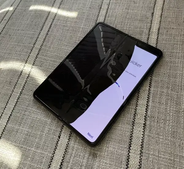 Le faux pli du Galaxy Fold : Samsung est contraint de repousser sa sortie