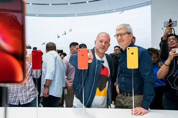 Apple : l'après Steve Jobs fera l'objet d'un livre, où Tim Cook sera le héros