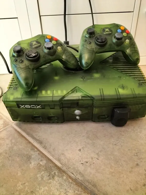 Xbox f&ecirc;te ses 25 ans avec une &eacute;dition collector inspir&eacute;e de la toute premi&egrave;re console