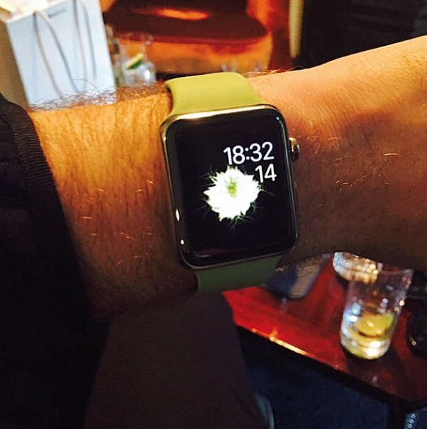 L'image du jour : Sam Smith a aussi son Apple Watch et il est très content !